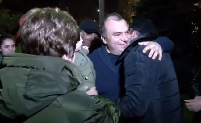 Վահան Բադասյանն ազատ է արձակվել չհեռանալու մասին ստորագրությամբ