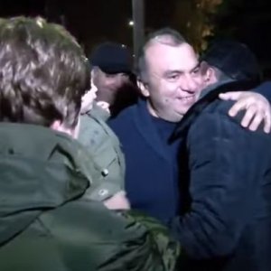 Վահան Բադասյանն ազատ է արձակվել չհեռանալու մասին ստորագրությամբ