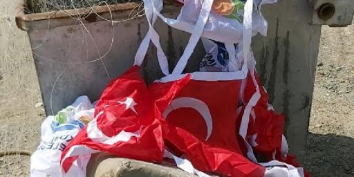 Անթալիայում Թուրքիայի պետական դրոշը նետել են աղբամանը