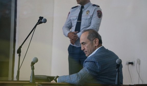 Քոչարյանի և մյուսների գործով մեղադրող դատախազները գրություն են ուղարկել դատարան՝ դատական նիստը հետաձգելու խնդրանքով