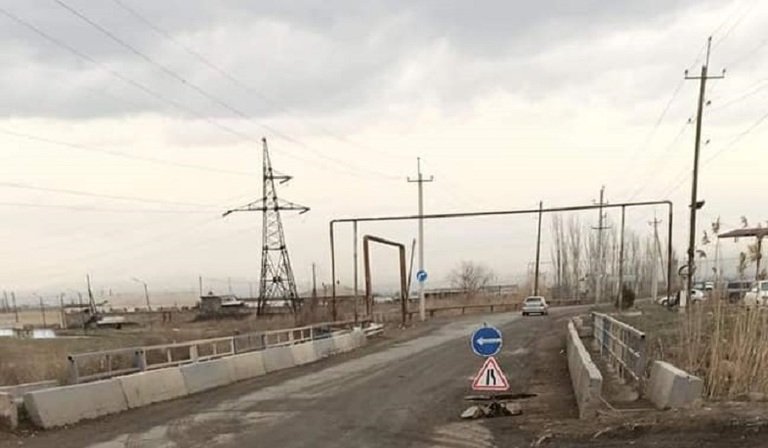 Մասիս-Ջրառատ ճանապարհի կամրջի երթևեկելի հատվածը միակողմանի փլուզվել է