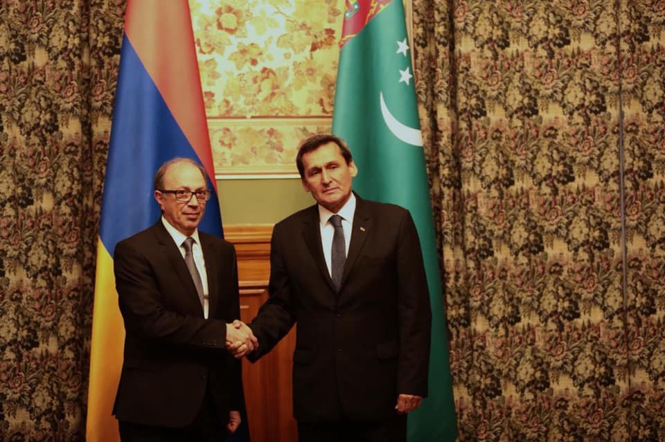 Տեղի է ունենում ՀՀ ԱԳ նախարար Արա Այվազյանի հանդիպումը Թուրքմենստանի իր գործընկերոջ հետ