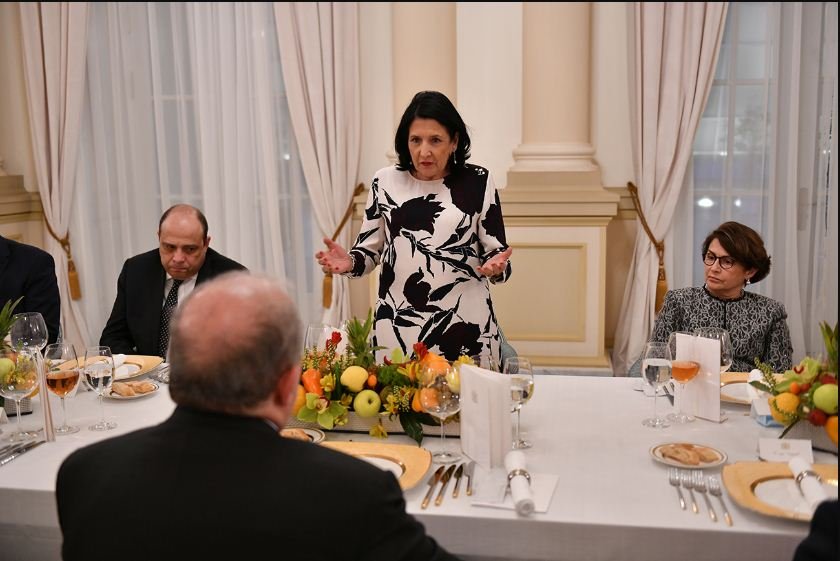 Ի պատիվ Հայաստանի նախագահի՝ պաշտոնական ընթրիք Վրաստանի նախագահի նստավայրում