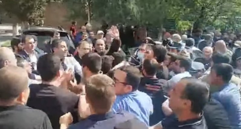 Սյունիքում վարչապետի այցի դեմ հայհոյանքներով ակցիայի 1 մասնակից կալնավորվեց