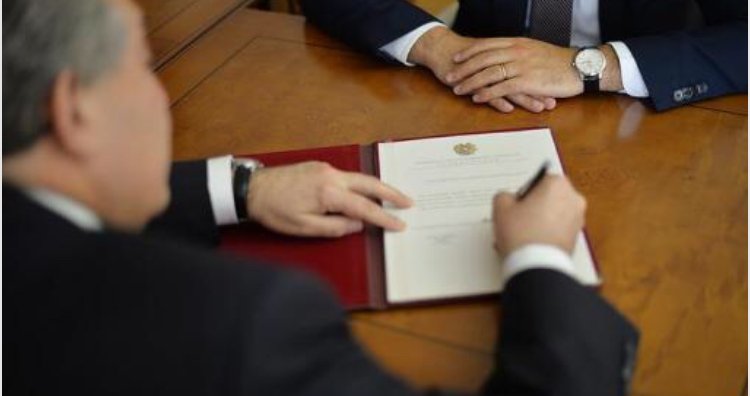 Արմեն Սարգսյանը ստորագրել է զորակոչից խուսափած անձանց նկատմամբ համաներում հայտարարելու մասին օրենքը