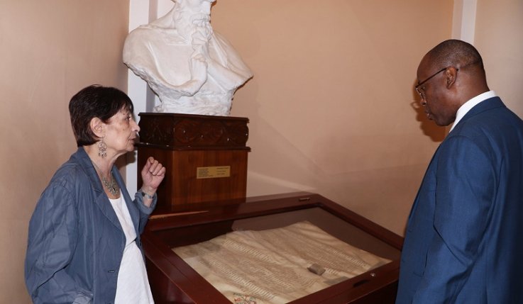 Հայաստանում Սենեգալի դեսպանն այցելել է Մատենադարան