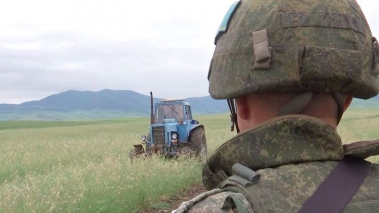 Ռուս խաղաղապահներն ապահովում են Արցախի Մարտունու շրջանում գյուղատնտեսական աշխատանքներ իրականացնող բնակիչների անվտանգությունը․ ՌԴ ՊՆ
