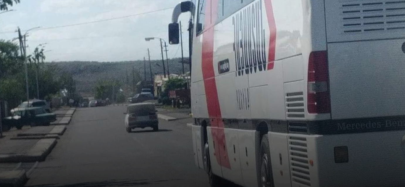 Արցախից  մոտ 100 ավտոբուսով մարդ է բերվել Քոչարյանի հանրահավաքին