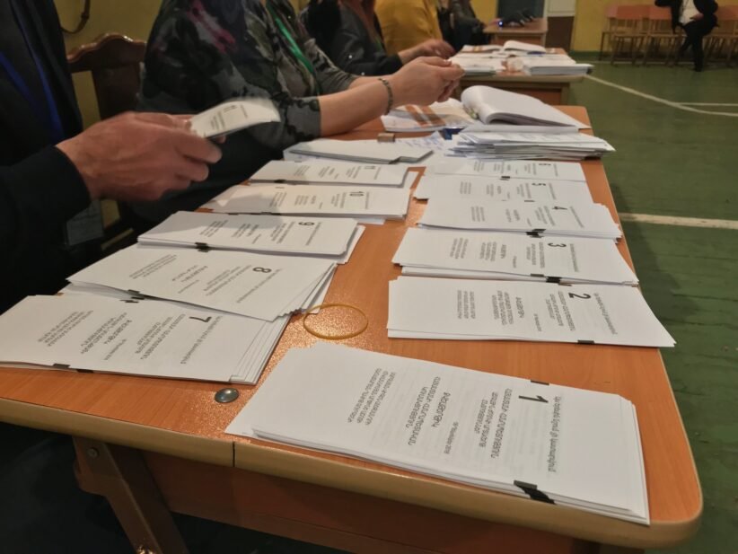 Աբովյանում ընտրողը փորձել է իր հետ դուրս բերել «Քաղաքացիական պայմամագիր» կուսակցության քվեաթերթիկը
