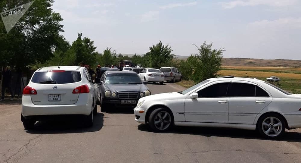 Գյուղացիները բացեցին Երևան-Գյումրի ճանապարհը