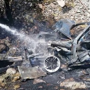 Երևան-Սևան ավտոճանա­պարհին ձորը սահած մեքենան այրվել է, վարորդը և ուղևորը հոսպիտալացվել են