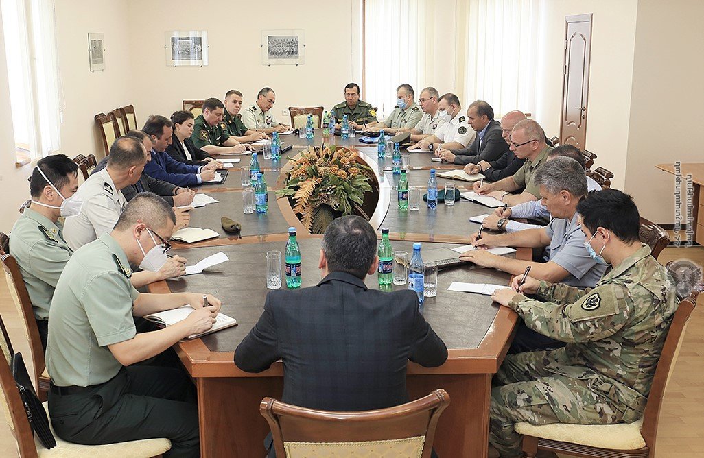 ՊՆ պաշտպանական քաղաքականության գլխավոր վարչության պետն ընդունել է Հայաստանում հավատարմագրված ռազմական կցորդներին