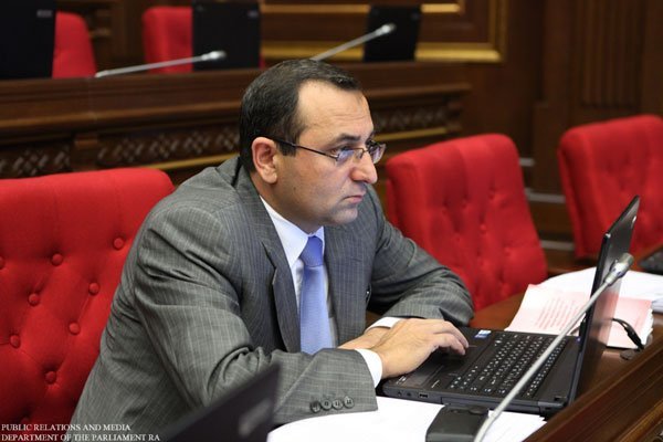 ԱԺ նախագահի «Հայաստան» խմբակցության թեկնածուն կալանքի տակ գտնվող Մխիթար Զաքարյանն է. Արծվիկ Մինասյան
