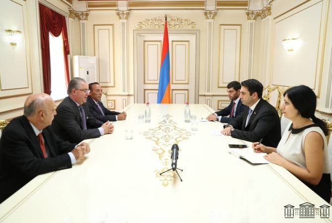 ԱԺ նախագահը և ՍԴՀԿ ներկայացուցիչները քննարկել են Հայաստանի  ներքաղաքական իրավիճակին վերաբերող հարցեր