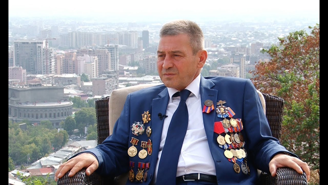 ԵԿՄ Կենտրոնի տարածքային բաժանմունքի նախագահ Ռոմիկ Մխիթարյանը պարգևատրվել է «Մարտական խաչ» երկրորդ աստիճանի շքանշանով