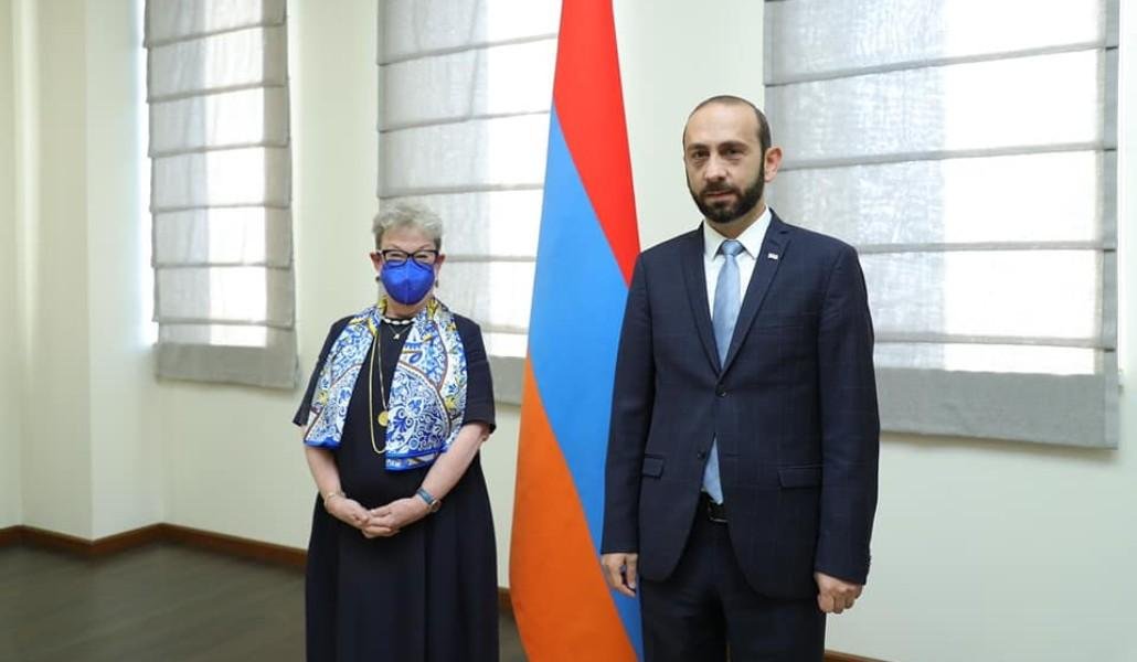 Միրզոյանն ՀՀ-ում ԵՄ պատվիրակության ղեկավարին ներկայացրել է Ադրբեջանի ԶՈՒ-ի սադրիչ գործողությունները