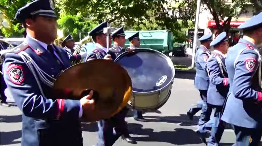 ՀՀ ոստիկանության զորքերի նվագախմբի քայլերթը՝ անկախության օրվա առթիվ
