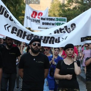 Վերջ տվեք կորոնա-ահաբեկչությանը. բողոքի ակցիա Երեւանում