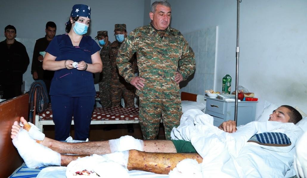 ՊԲ հրամանատար Կամո Վարդանյանն այցելել է վիրավոր զինծառայողներին