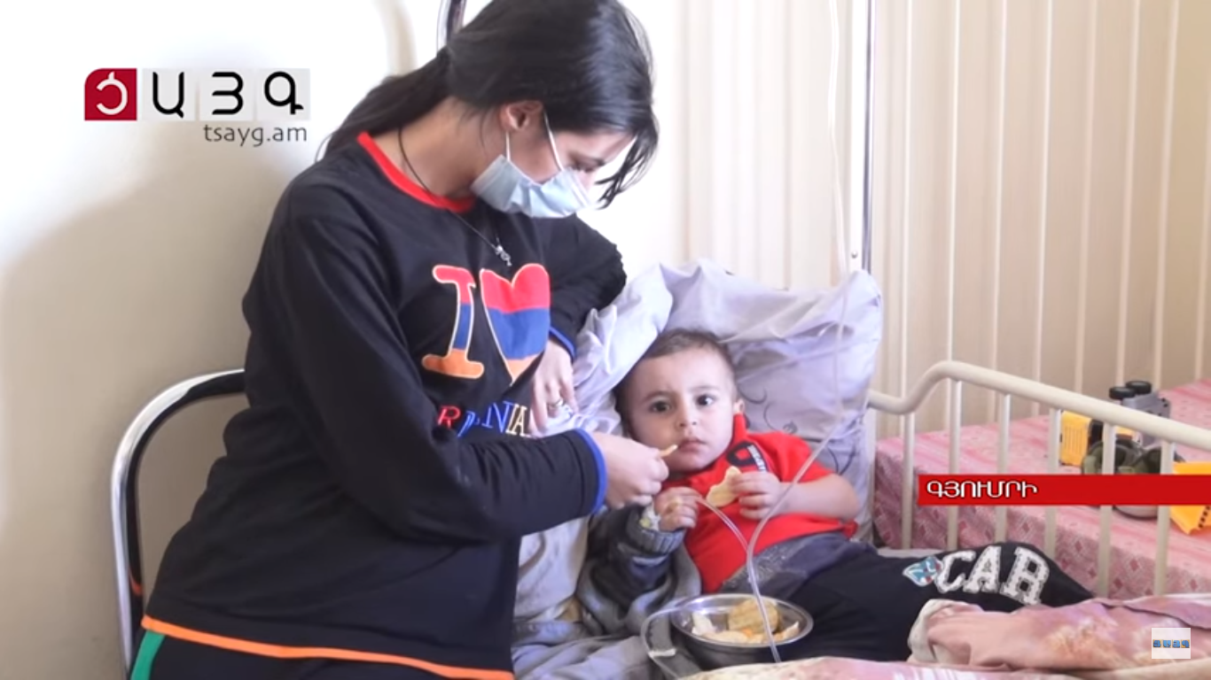 Քովիդ վարակով երկու մանկահասակ երեխաներ Գյումրուց տեղափոխվել են Երեւան․ Տեսանյութ
