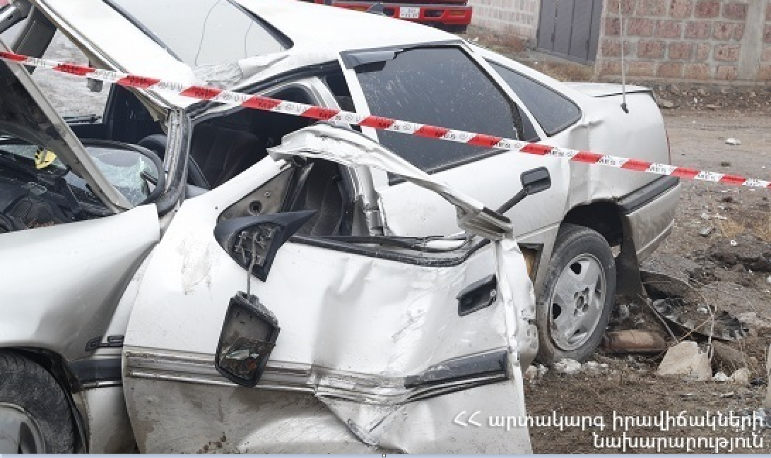 Զովունի գյուղում Opel-ը բախվել է բետոնե սյանը, վարորդը տեղափոխվել է հիվանդանոց