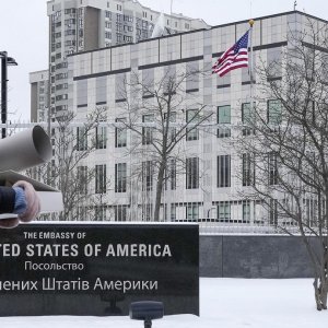 ԱՄՆ դեսպանատունն Ուկրաինայում իր քաղաքացիներին հորդորել է հեռանալ երկրից