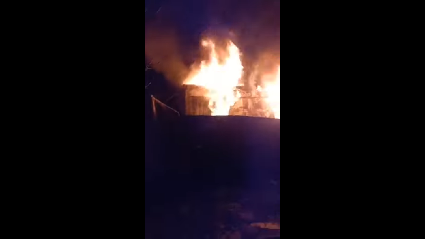 Չարբախում գիշերը բնակելի տնակ է այրվել. Տեսանյութ