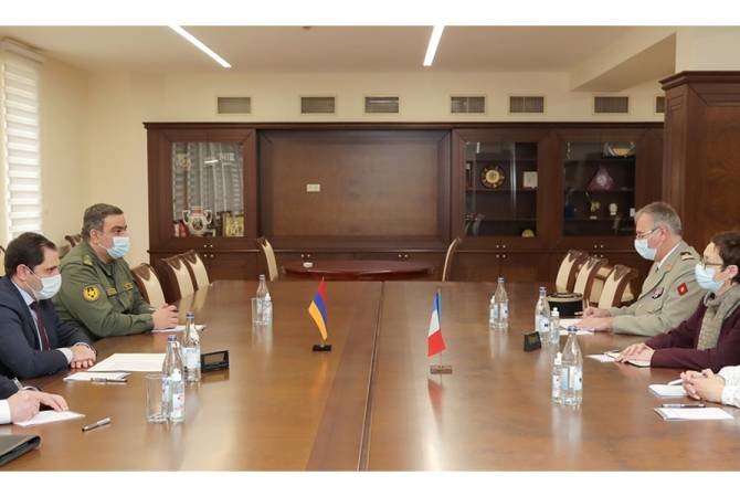 ՀՀ ՊՆ ղեկավարը և Ֆրանսիայի դեսպանը քննարկվել են ոլորտում համագործակցության և տարածաշրջանային անվտանգության հարցեր