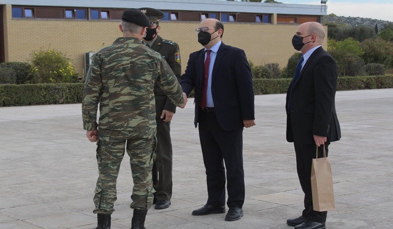 Հունաստանում ՀՀ դեսպանն այցելել է «Էվելպիդոն» ռազմական ուսումնական հաստատություն