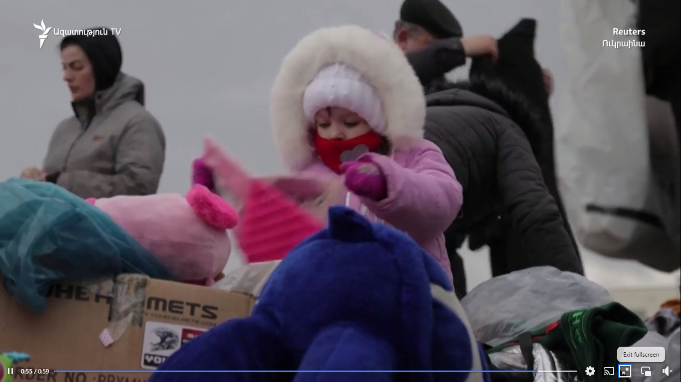 «Մենք հայրիկին թողել ենք Կիևում». հազարավոր ուկրաինացիներ տեղափոխվում են Լեհաստան. տեսանյութ