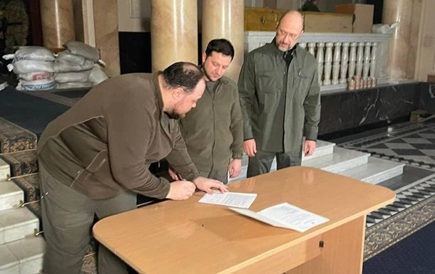 Զելենսկին ստորագրել է  Ուկրաինայի՝ ԵՄ-ին միանալու դիմումը