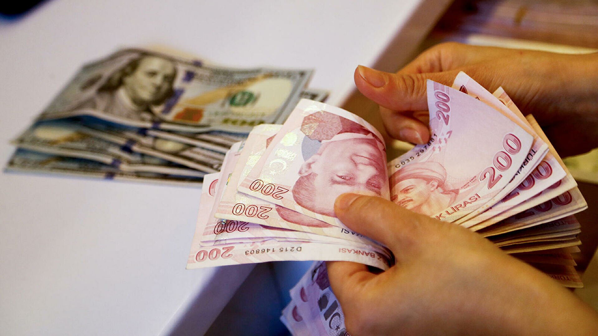 Թուրքական լիրան կրկին արժեզրկվում է դոլարի նկատմամբ