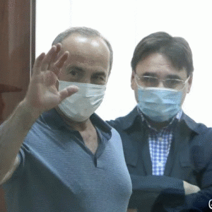 Կաշառքի մեղադրանքով Ռոբերտ Քոչարյանի ու Արմեն Գևորգյանի գործով դատական նիստը․ ուղիղ