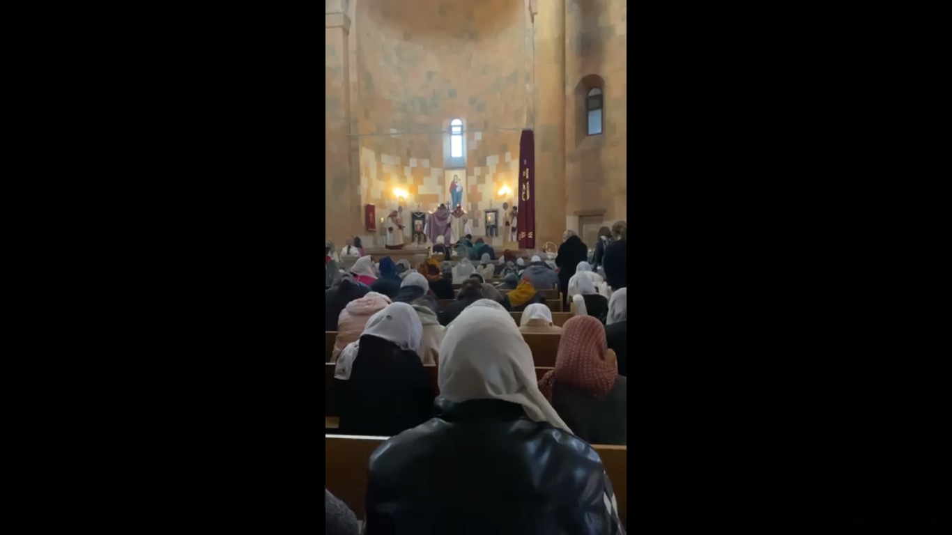 Հիսուս Քրիստոսի Սուրբ Հարության տոնը Ստեփանակերտի մայր տաճարում. տեսանյութ