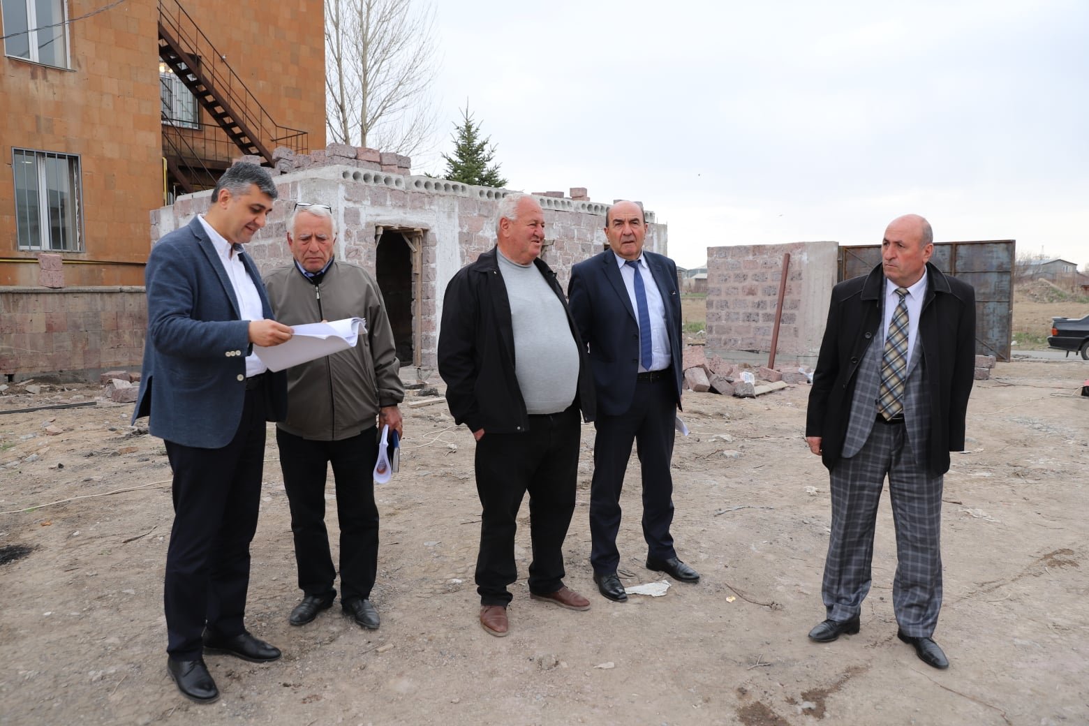 18 սուբվենցիոն ծրագիր, որոնցից 12-ն ավարտվել են. Ախուրյանի բնակավայրերում կառուցվել ու նորոգվել են մանկապարտեզներ, բազմաբնակարան շենքերի տանիքներ