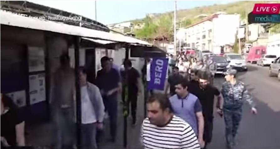 Հարուցվել է քրեական գործ՝ կազմակերպված քայլերթի մասնակիցների կողմից Երևան քաղաքի Չարենցի փողոցում կատարված խուլիգանության դեպքի առթիվ. տեսանյութ