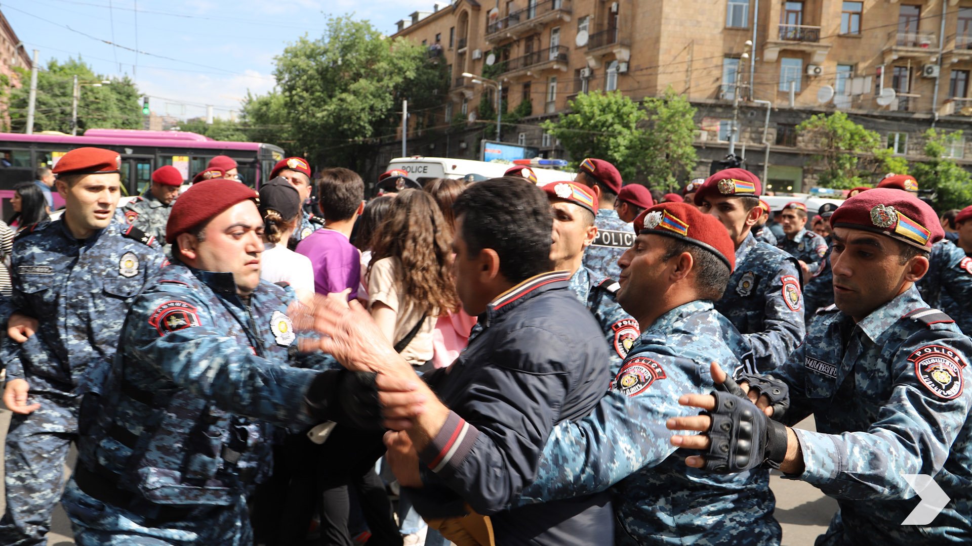 Ցուցարարների նկատմամբ ոստիկանության բռնությունների դեպքերով հարուցվել են քրգործեր․ azatutyun.am
