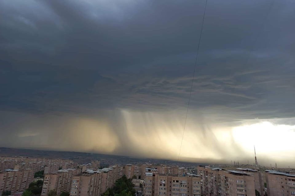 Ամպրոպային ամպն առաջացել է Արարատ լեռան լանջերին՝ այնուհետև զարգանալով ներթափանցել Երևան․ ՀՄԿ-ից զգուշացնում են