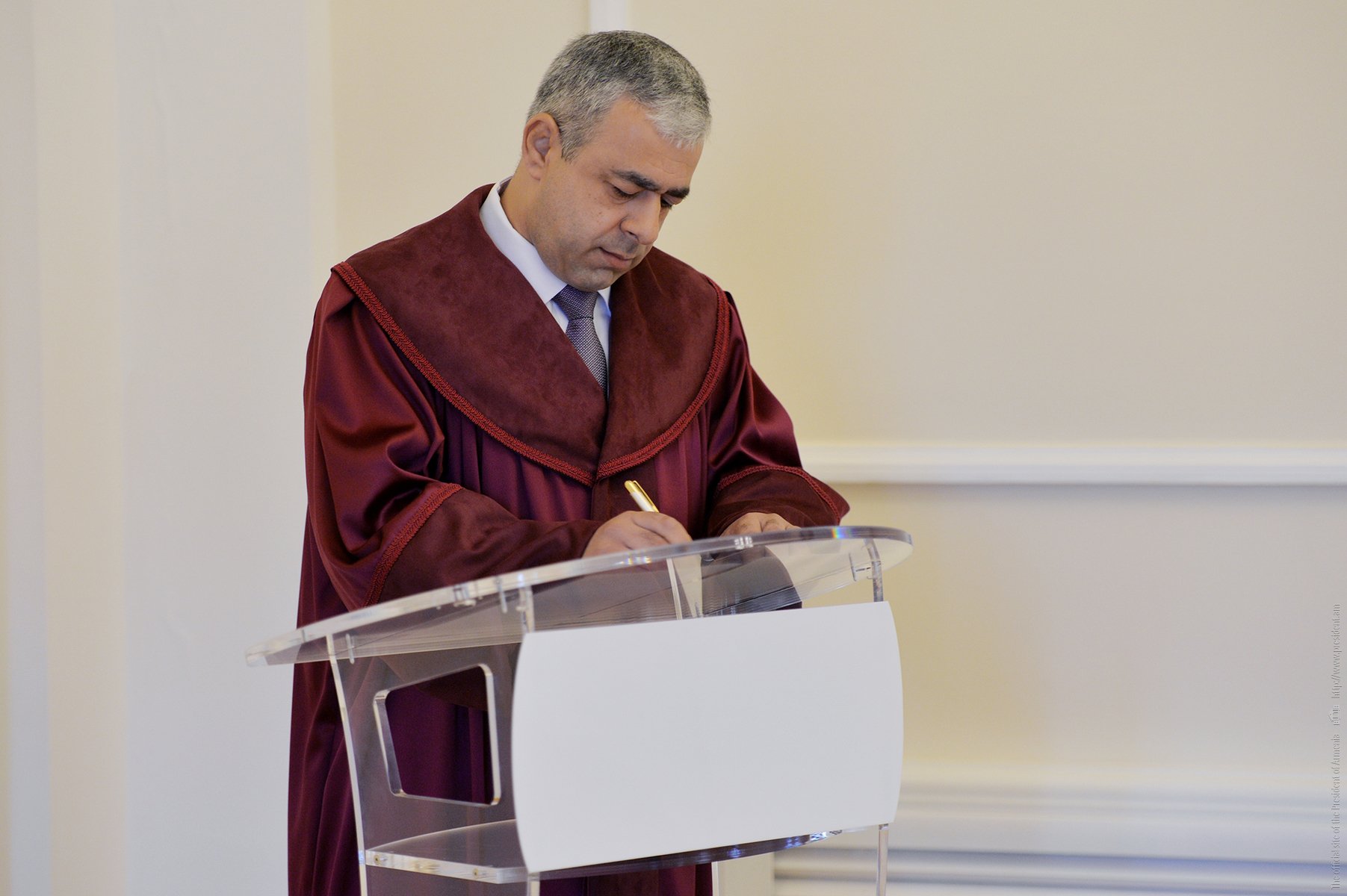 Նախագահական նստավայրում կայացել է Վճռաբեկ դատարանի դատավոր Արտակ Կրկյաշարյանի երդման արարողությունը