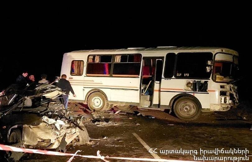 Խոշոր վթար Սևան-Մարտունի-Գետափ ավտոճանապարհին. վարորդներից մեկը տեղում մահացել է, կա 3 վիրավոր