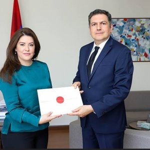 Ալբանիայի դեսպանն իր հավատարմագրերի պատճենն է հանձնել ՀՀ ԱԳ նախարարի տեղակալին