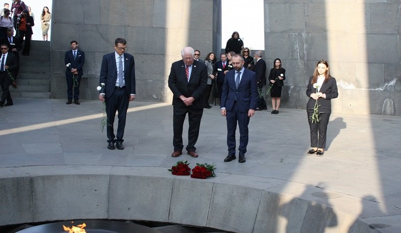 ԱՄՆ Ներկայացուցիչների պալատի անդամներն այցելել են Հայոց ցեղասպանության հուշահամալիր