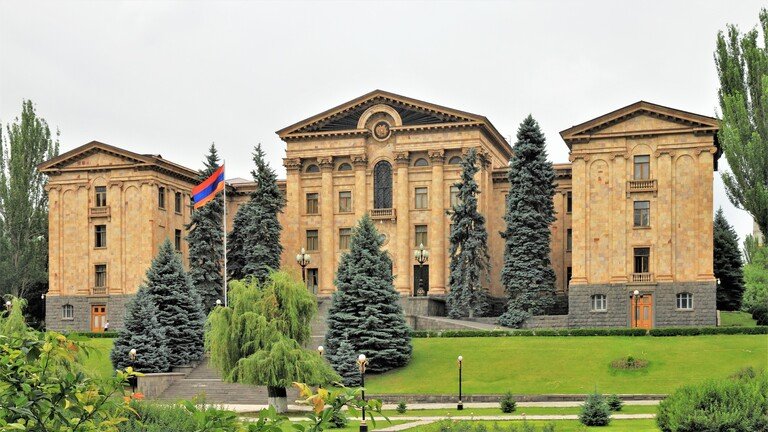 Խորհրդարանական ճեպազրույցներ. ուղիղ