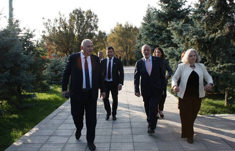 Իսրայելի ԱԳՆ բարձրաստիճան պաշտոնյաներն այցելել են Հայոց ցեղասպանության թանգարան
