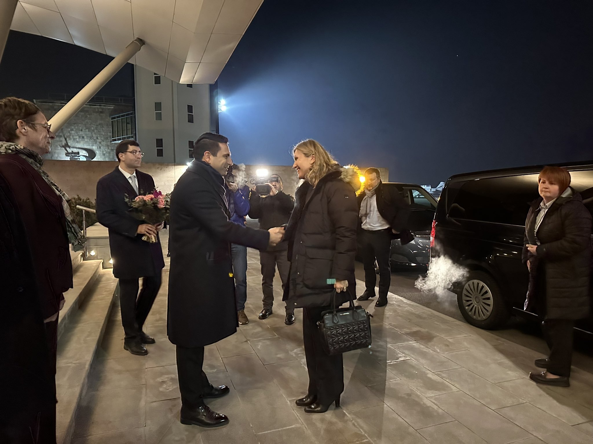«Մենք հայերի կողքին ենք»․ Ֆրանսիայի ԱԺ նախագահի գլխավորած պատվիրակությունը Հայաստան է ժամանել