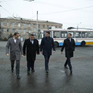 Շուտով Երևանում կերթևեկի 15 նոր տրոլեյբուս. քաղաքապետն այցելել է տրոլեյբուսների հավաքակայան