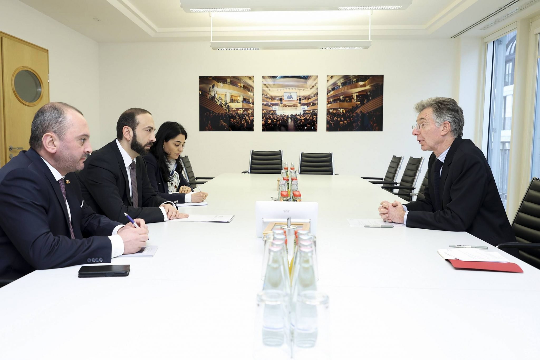 Արարատ Միրզոյանը հանդիպել է Մյունխենի անվտանգության համաժողովի նախագահ Քրիստոֆ Հոյսգենի հետ