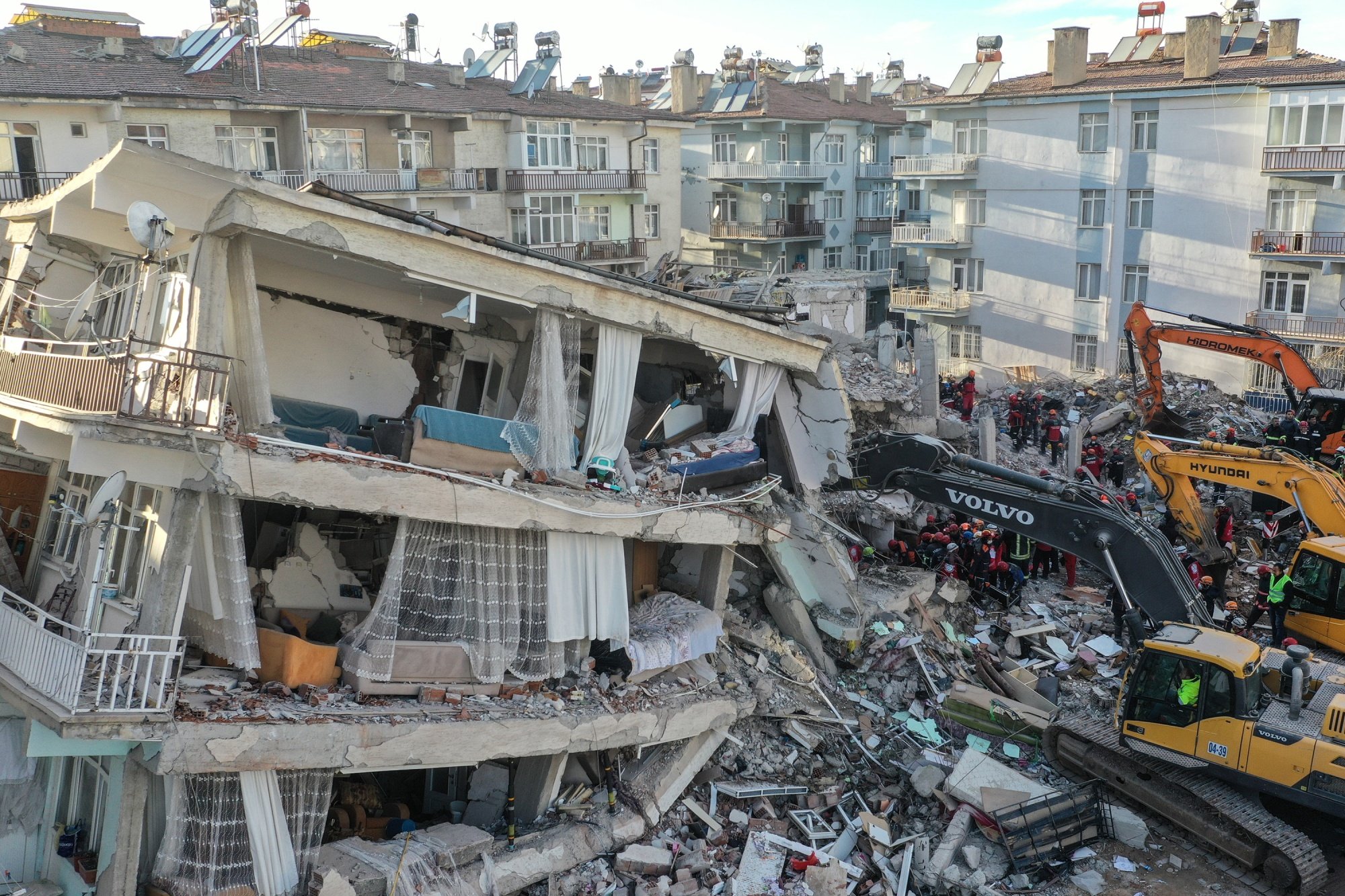Թուրքիայում հզոր երկրաշարժերի հետևանքով զոհվել է ավելի քան 24600 մարդ