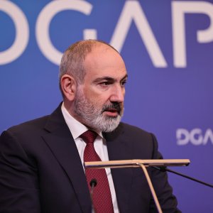 Հայաստանը համաձայնել է տարանջատել ԼՂ հիմնախնդրի կարգավորումը հայ-ադրբեջանական գործընթացից՝ այն տրամաբանությամբ, որ Ստեփանակերտի և Բաքվի միջև կձևավորվի քննարկումների միջազգային մեխանիզմ․ Փաշինյան