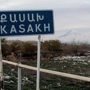 Քասախ գյուղում մոտ 20 հոգով կանգնեցրել են համագյուղացու մեքենան և ծեծի ենթարկել մորն ու որդուն․ տուժողների պաշտպան
